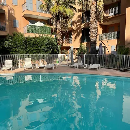 Grimaud Golf Saint Tropez Rez De Jardin Vue Piscine Apartment Exterior photo